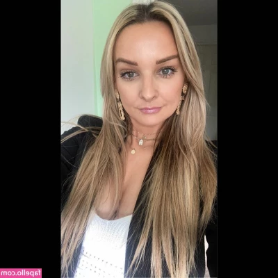 Suzanne Winters [ suzanne-winters ] - Wanna see underneath  Check your dm now