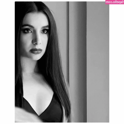 Hannah Marks [ hannah-marks ] - A screenshot from a video that was supposed to just be an oil rub