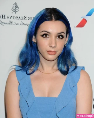Hannah Marks [ hannah-marks ] - Nice & smooth! Freshly waxed