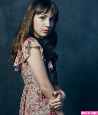 Hannah Marks [ hannah-marks ] - It's almost lunch time... can I make you a sandwich? 🥪