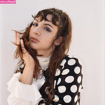 Hannah Marks [ hannah-marks ] - Sun ain’t the only one that’s shining on this wonderful pool day.