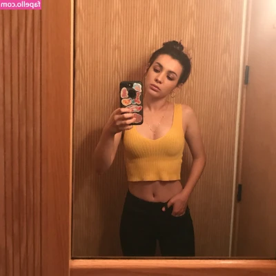 Hannah Marks [ hannah-marks ] - She loves to blow kisses 😘