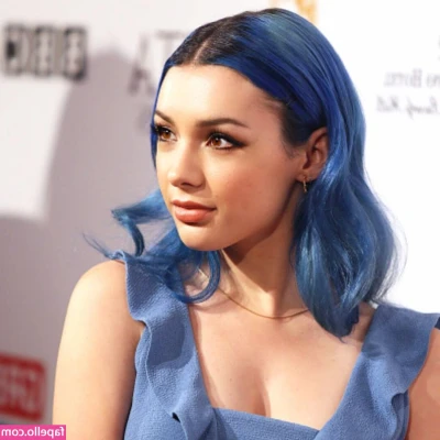 Hannah Marks [ hannah-marks ] - Almost got caught outside playing with my girl dick! Clip