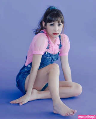 Hannah Marks [ hannah-marks ] - Soapy bath fuck. Whos up for it???? Slip inside my pussy nice and