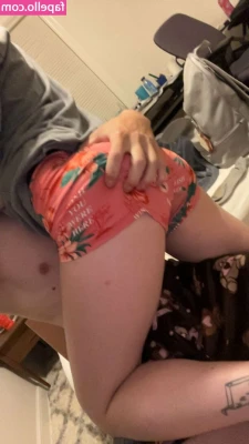 sydybecca - Nothing better than walking naked in my apartment