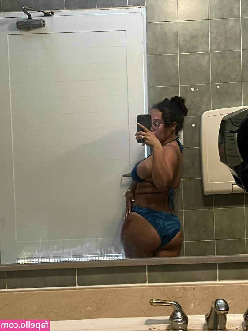 Mandaavision - Ik kom keihard klaar zodra ik mijn geile natte kut fist!