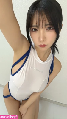Yuno Mizusawa [ yuno-mizusawa-1 ] - Caught you looking! 😜
