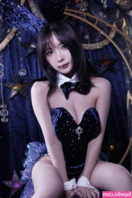 Yuno Mizusawa [ yuno-mizusawa-1 ] - A pretty plug in my fishnet covered butt ✨