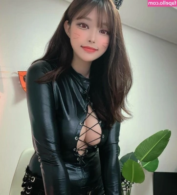 kimgapju - Gas mask, vacbed, vibrators, full enclosure latex. What a perfect way