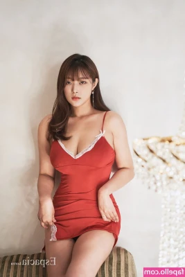 kimgapju - Make sure you don't miss the uncensored nip slip shot from this set
