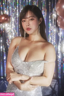 kimgapju - Tiffany and her little red solo cup...