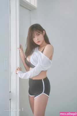 kimgapju - I think this bra makes my boobs look huge 😘