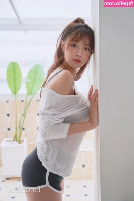 kimgapju - You should stay right there, under my foot.
