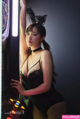 kimgapju - TGIF boys!! Check your DM's for a very hot (not cropped) pic!!