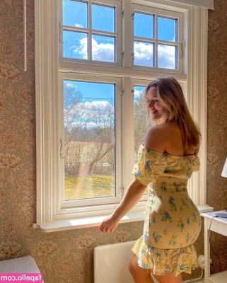 ellenvy - My flat belly before eating pizza