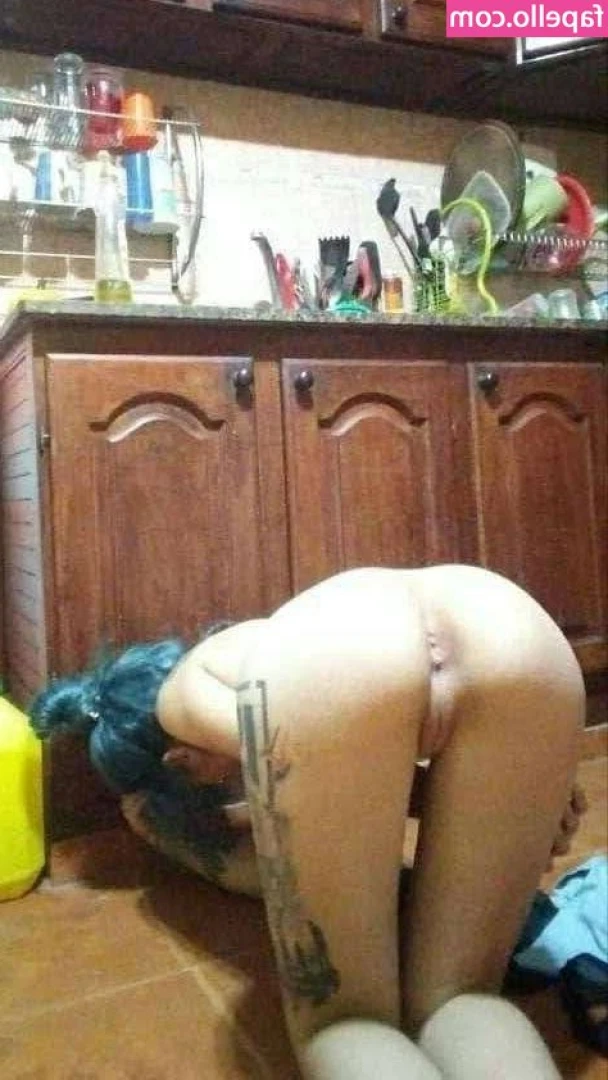 Laura Cruz [ laura-cruz-1 ] - Check out these buns 💦