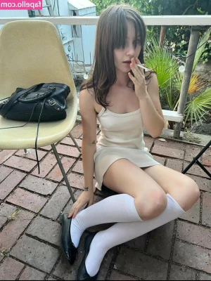 Ella Woolsey [ ella-woolsey ] - Shaving soon, for the half here that prefer that 😁 I will NEVER
