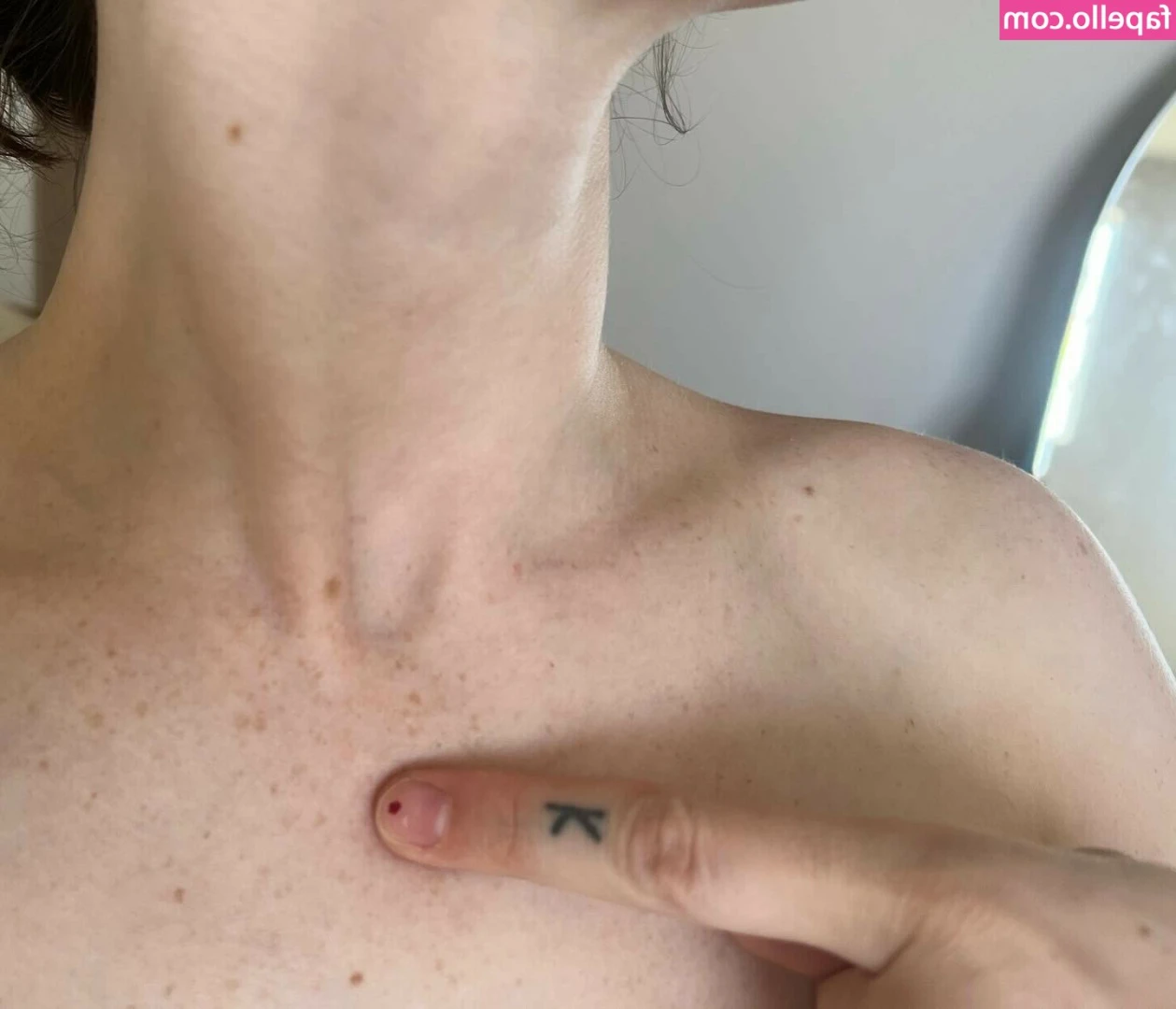 Ella Woolsey [ ella-woolsey ] - 🎄🎈🎉2️⃣1️⃣🎉🎈🎄