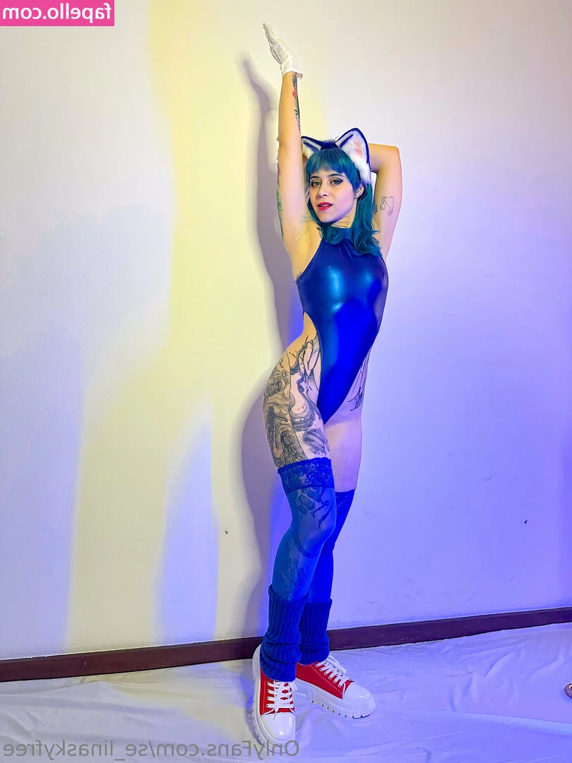 se_linaskyfree [ se-linaskyfree ] - just got back from the gym  tired and sweaty finally gonna take off