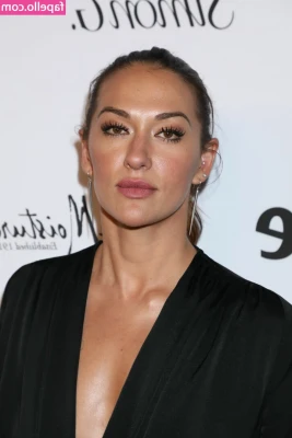 Tasya Teles [ tasya-teles ] - Good evening babies 😘 let me know any Halloween costume ideas you