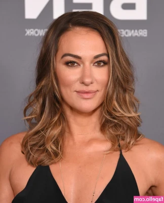 Tasya Teles [ tasya-teles ] - Swipe to remove the panties and fishnets 😘
