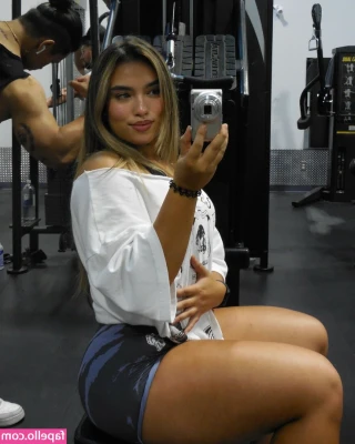 Tamara Dawn [ tamara-dawn ] - I love spreading my tight wet little pussy for you 🥺