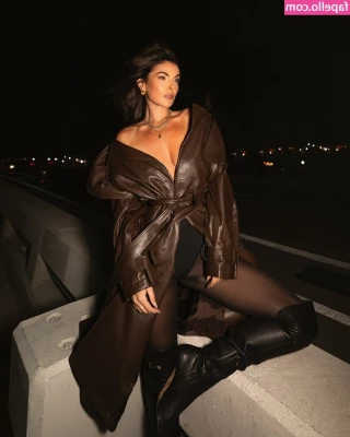 Serinda Swan [ serinda-swan ] - The color of your mood is red...may your butt be that color🍑
