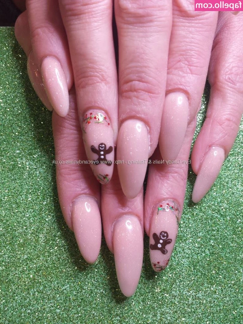 gingerbread - Is there something on my face? 😜