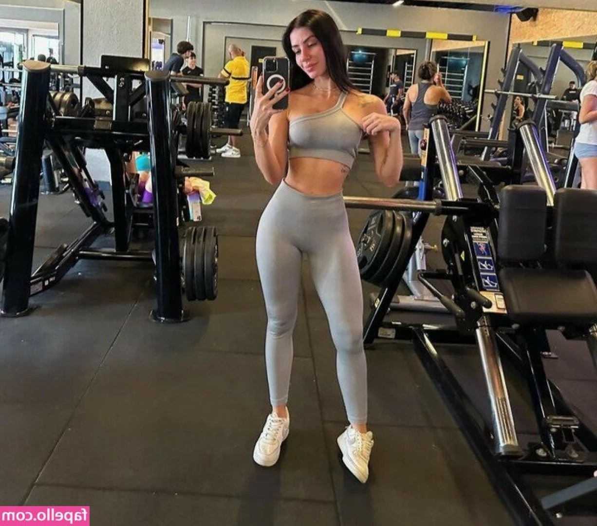 Maria Lina [ maria-lina ] - Cum hop in bed babe 🫦