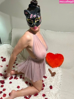 Elsaliux - Would you creampie me too?! 😳