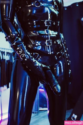 matrix.dominatrix [ matrix-dominatrix ] - Progress 💪🏻love this sport so much! Do you guys enjoy my pole