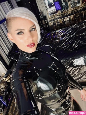matrix.dominatrix [ matrix-dominatrix ] - Gonna have to go from bike to pedicure. I wonder if my nail tech will