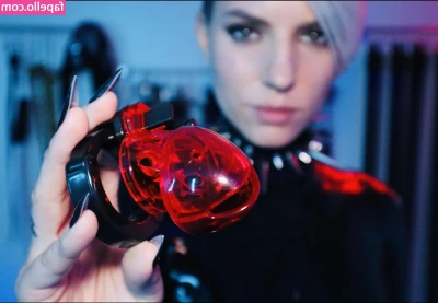 matrix.dominatrix [ matrix-dominatrix ] - Just a lil something most of you havent seen, one of my first nude