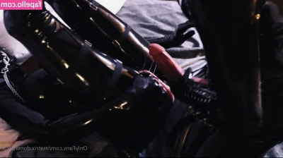 matrix.dominatrix [ matrix-dominatrix ] - Ready for work