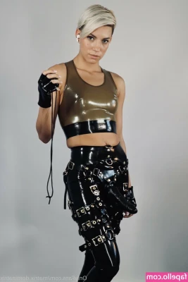 matrix.dominatrix [ matrix-dominatrix ] - Slide into my DM's I have a surprise for you!😋