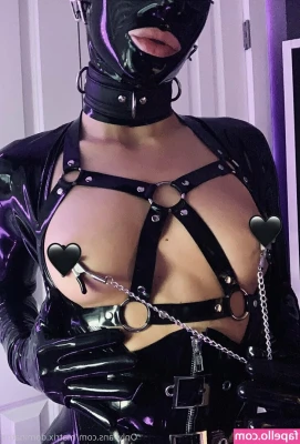 matrix.dominatrix [ matrix-dominatrix ] - I don't think "I want a girlfriend" is a new years resolution lol but