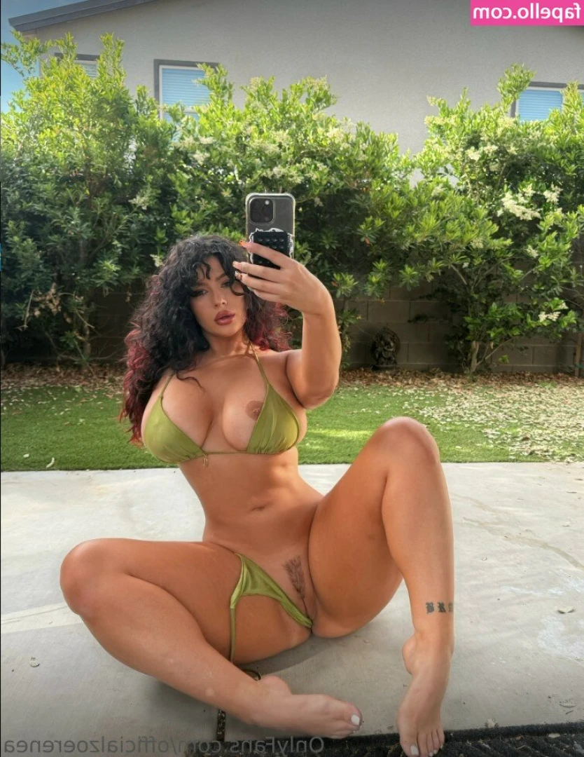 thezoerenea [ thezoerenea-15 ] - File it under social distancing? 😇😈