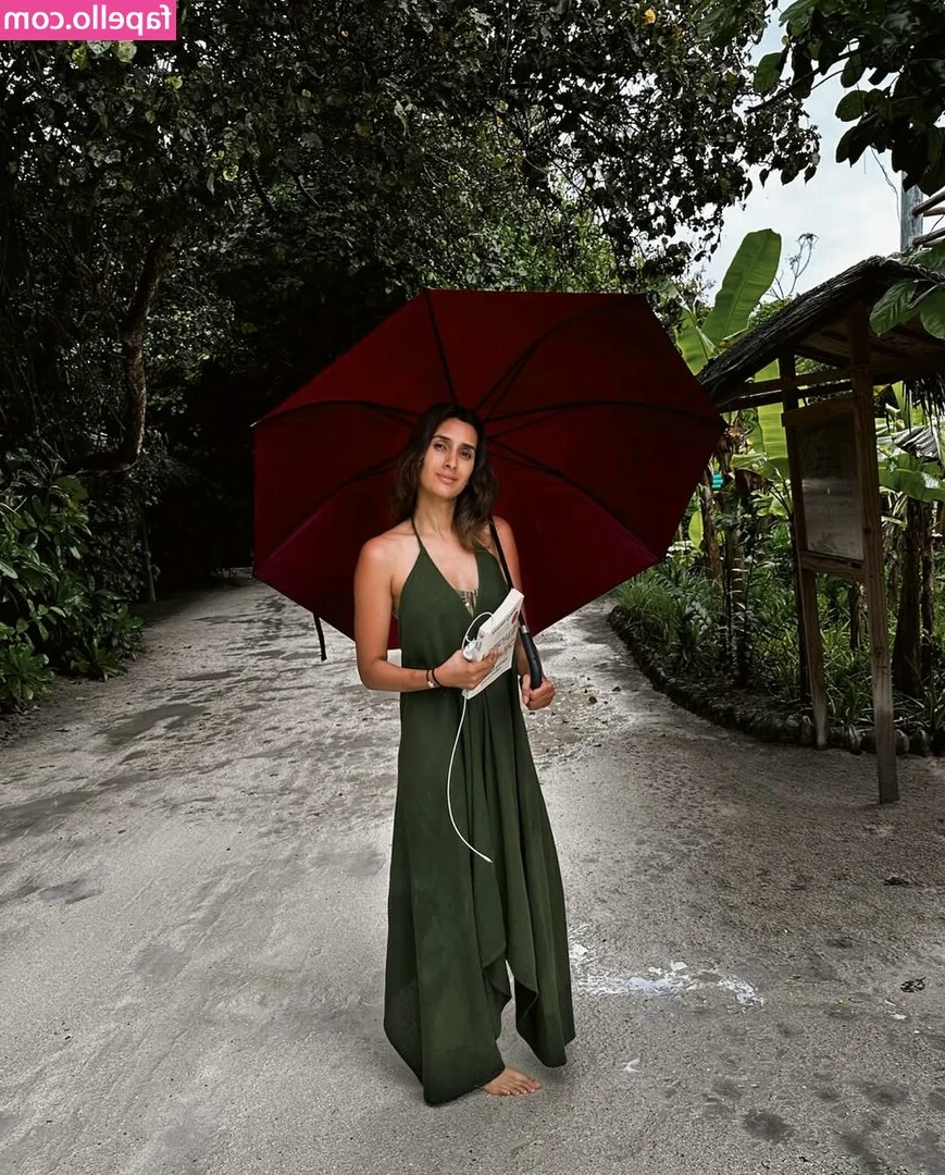 Pragya Kapoor [ pragya-kapoor ] - Suns out titties out! 🌞