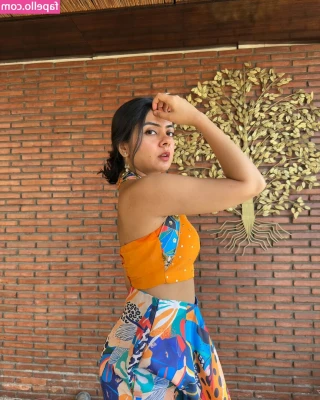 Akshita Rai Shrivastava [ akshita-rai-shrivastava ] - Cigarette break 😉