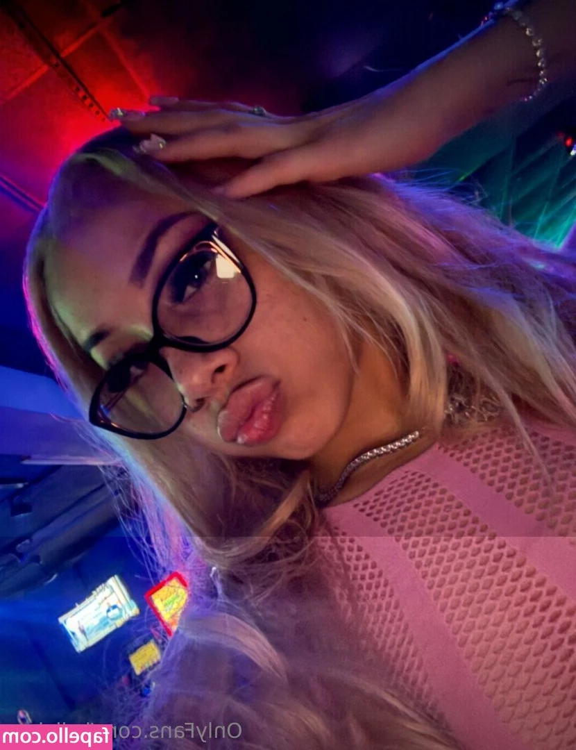 kellykay [ kellykay-8 ] - Trying to be quite as I play with myself in my room on my bed 🖤