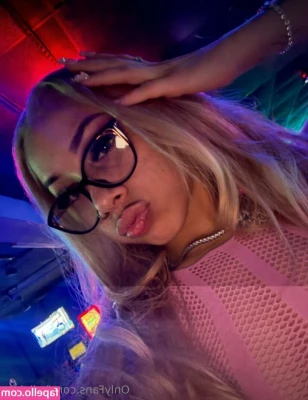 kellykay [ kellykay-8 ] - Trying to be quite as I play with myself in my room on my bed 🖤