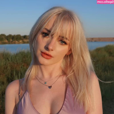 Adrianah Lee [ adrianah-lee-3 ] - got some fun new toys