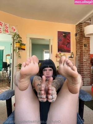 likethebugortheletter - You know I’m not wearing panties? 😉