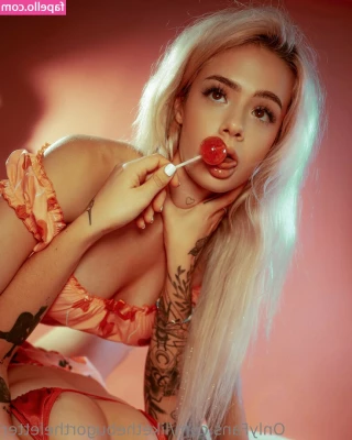 likethebugortheletter - Socks or fishnets I look good in both  I also sell them straight off