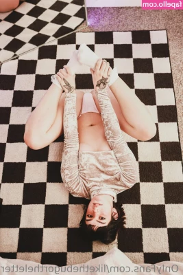 likethebugortheletter - Boobs