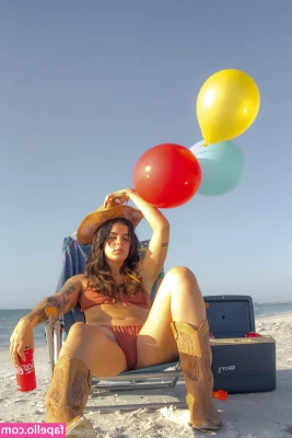 likethebugortheletter - My slavegirl Destiny is also doing my Tasks at the