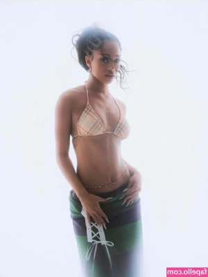 Manon Bannerman [ manon-bannerman ] - Here s a very old picture  What do you think