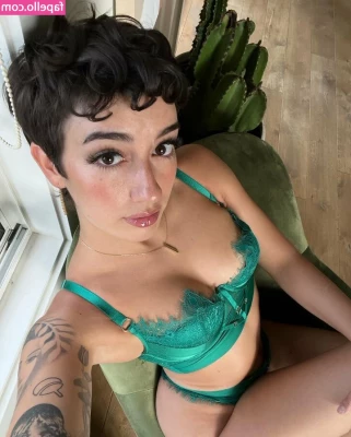 Gianna Evelyn [ gianna-evelyn ] - Fun day out in the rain
