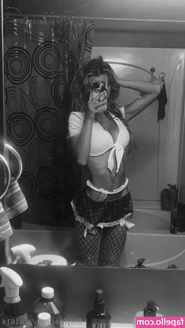 Joslynn Marklin [ joslynn-marklin ] - Glass looks good in me 😮‍💨🤍💕 do you think so?