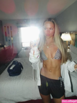 Chloe Rigdon [ chloe-rigdon ] - Friday fun